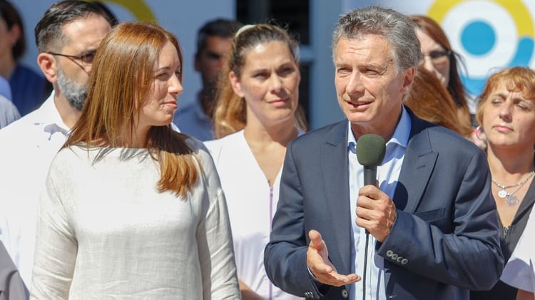 María Eugenia Vidal junto a Macri durante un acto en provincia de Buenos Aires (Foto: C. Heit)