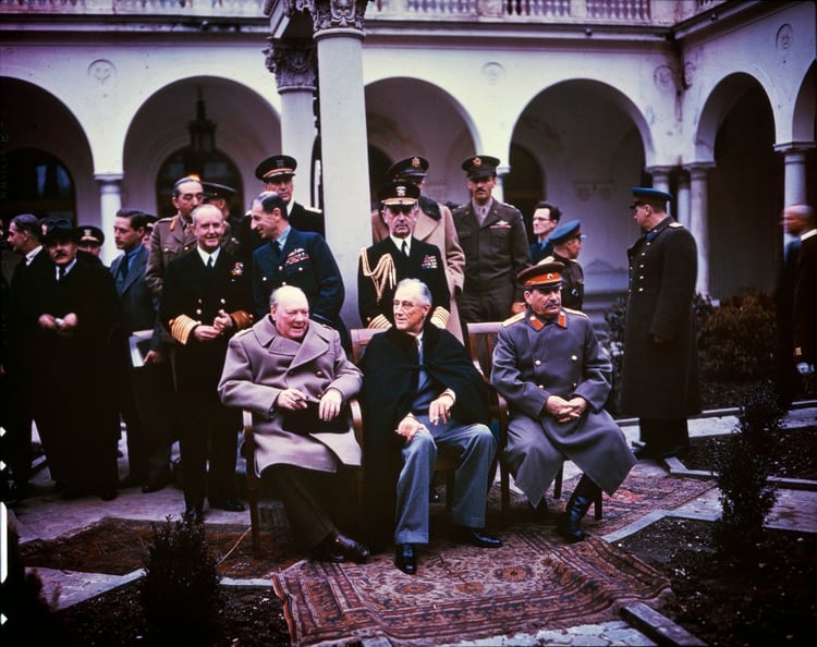 Winston Churchill, Franklin D. Roosevelt y Iósif Stalin en la Conferencia de Yalta, en febrero de 1945 (Wikipedia)