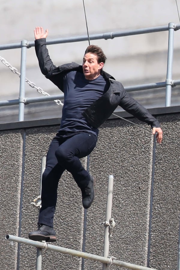 Tom Cruise se lastimó el tobillo haciendo sus propias escenas peligrosas en “Misión imposible”