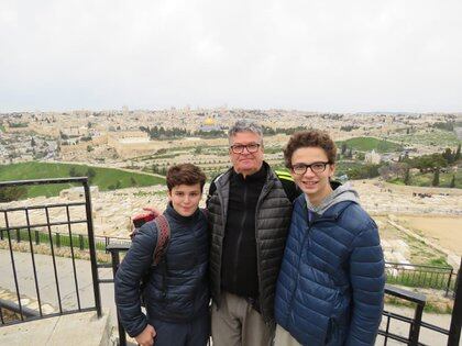 Un año antes, en Jerusalem, Israel. 