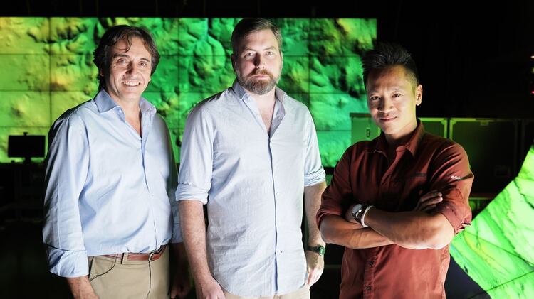 El doctor Francisco Estrada-Belli, Thomas Garrison y el doctor Albert Lin, en “National Geographic: Tesoros Perdidos de los Mayas”
