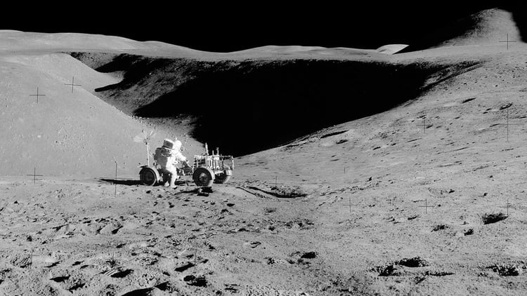 Expertos de la NASA reconstruyeron imágenes hasta ahora inéditas de las diferentes misiones Apollo para conmemorar el 50 aniversario de la llegada del hombre a la Luna. Foto panorámica del lugar de aterrizaje del Apollo 15