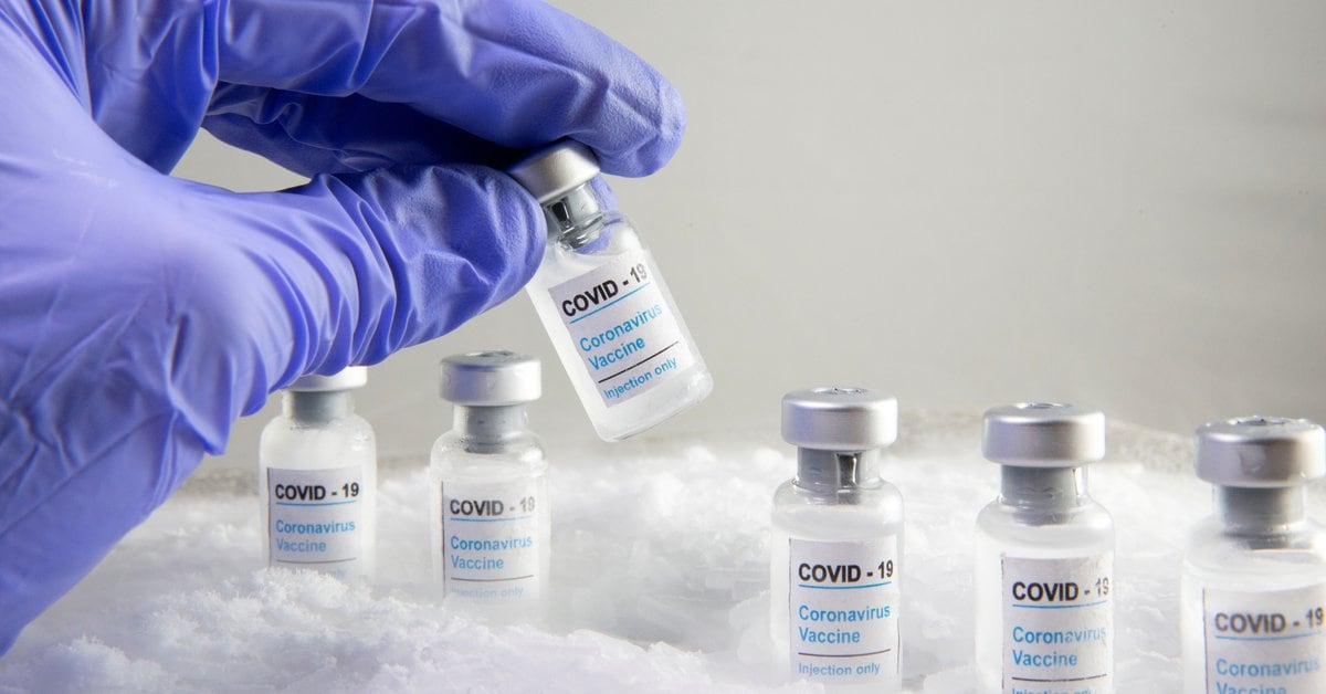 An employee of a Wisconsin hospital has intentionally lost 500 doses of vaccines against the coronavirus