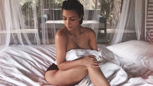 Kim Kardashian es conocida por publicar sensuales selfies en sus redes sociales