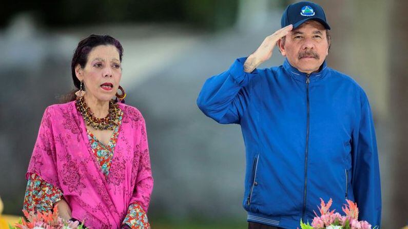 El dictador Daniel Ortega y la vicepresidenta de Nicaragua, Rosario Murillo (REUTERS/Oswaldo Rivas/Archivo)
