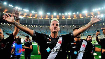 Maxi López, actual delantero del Crotone de Italia, estuvo en Vasco da Gama entre 2018 y 2019 (@officialmaxilopez)