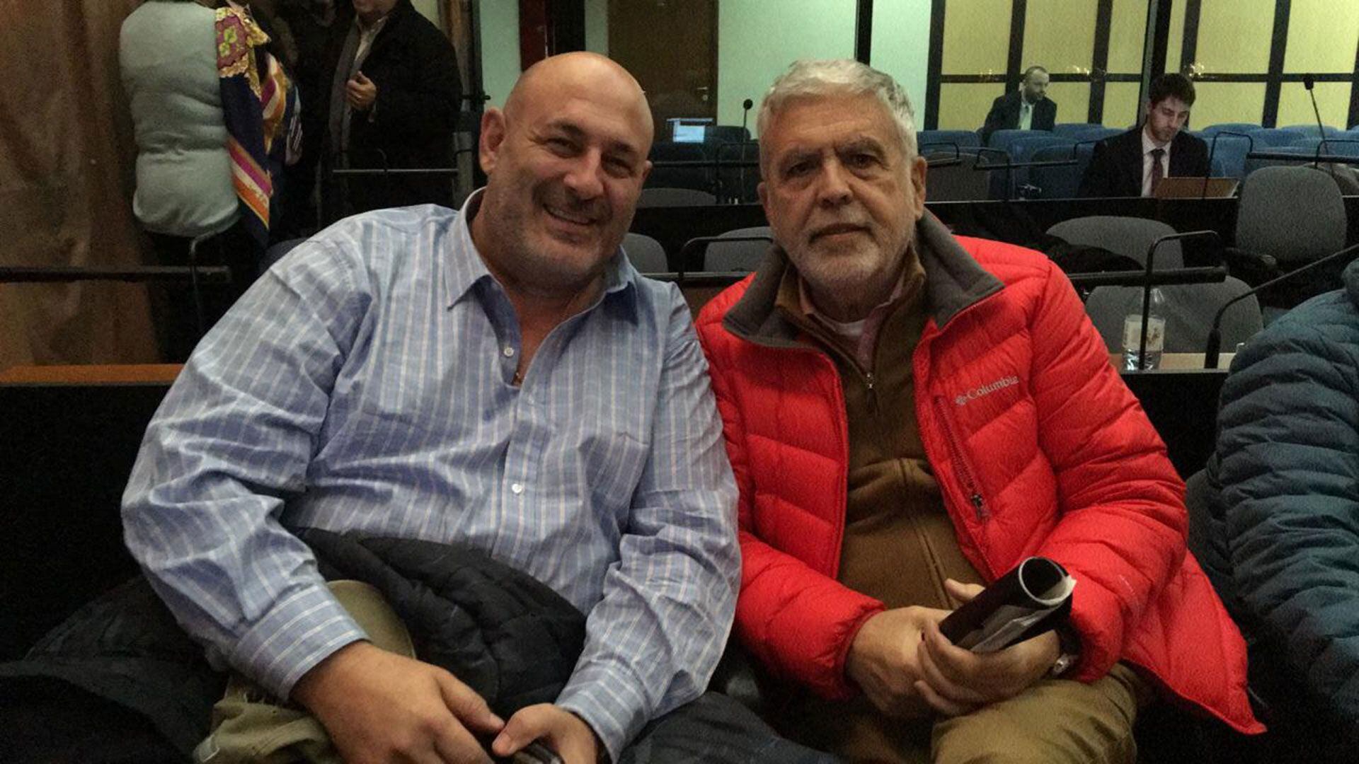 Santiago Cúneo junto a Julio de Vido en los Tribunales de Comodoro Py
