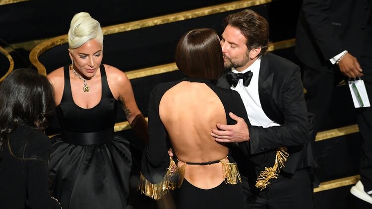 Lady Gaga, Irina Shayk y Bradley Cooper en los premios Oscar en 2019 /AFP
