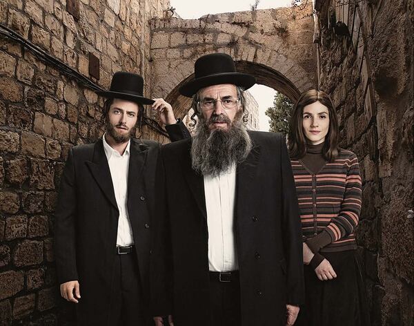 Los personajes principales de Shtisel, una serie que muestra el día a día de una comunidad ortodoxa en Jerusalem y las dificultades humanas para cumplir con ciertos preceptos