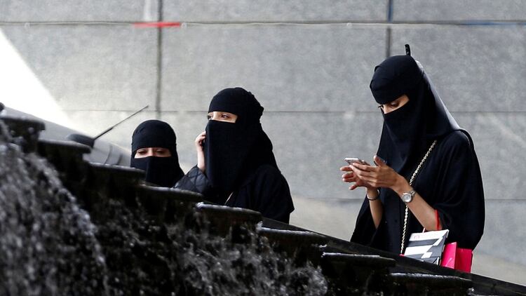 Mujeres en Arabia Saudita (Reuters)