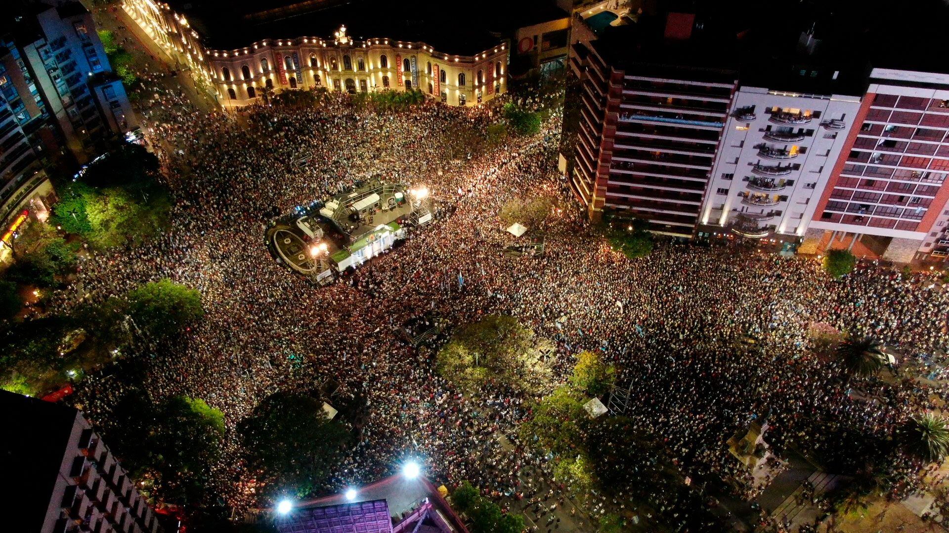 El multitudinario cierre de campaña de Mauricio Macri ayer en Córdoba