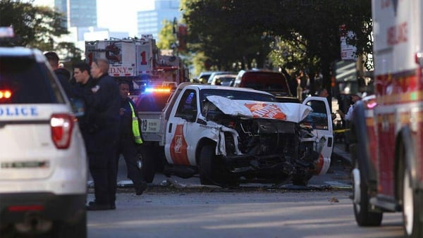 El arrollamiento masivo habría sido causado con la camioneta blanca de la imagen