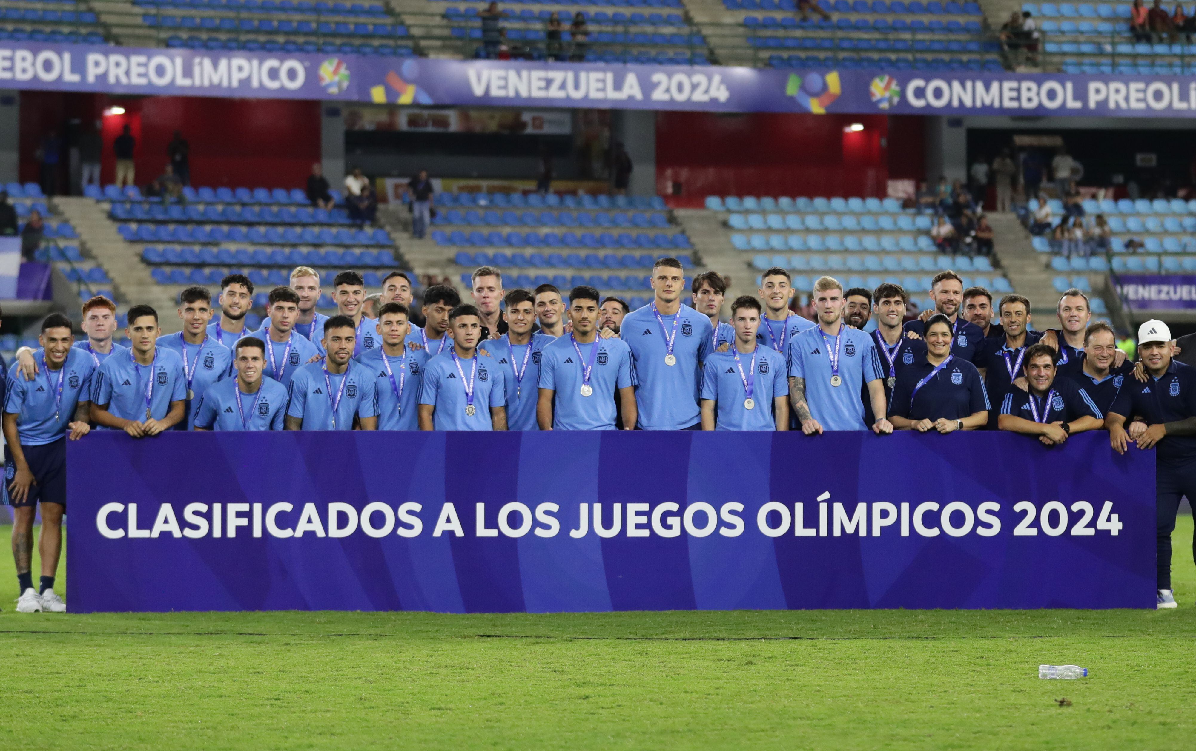 The players of the Argentine under-23 team celebrate qualifying for the Paris Olympic Games. EFE/ Rayner Peña R