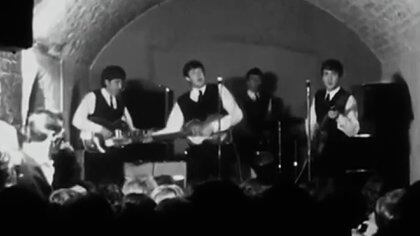 Los Beatles en The Cavern. Hicieron su debut el 9 de febrero de 1961. Tocaron el el club de Liverpool casi 300 veces