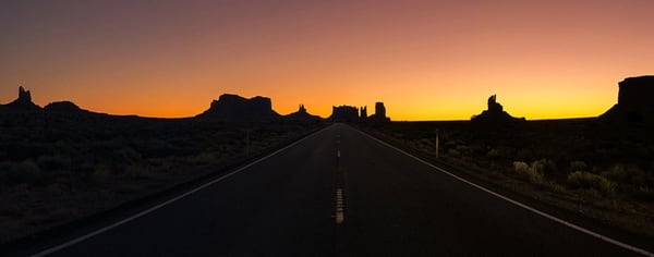 El tercer lugar fue para Clifford Pickett (EE.UU) con “Sunrise in Monument Valley” (Amanecer en Monument Valley) que se tomó con un iPhone 7 Plus en Oljato–Monument Valley, Utah, Estados Unidos.