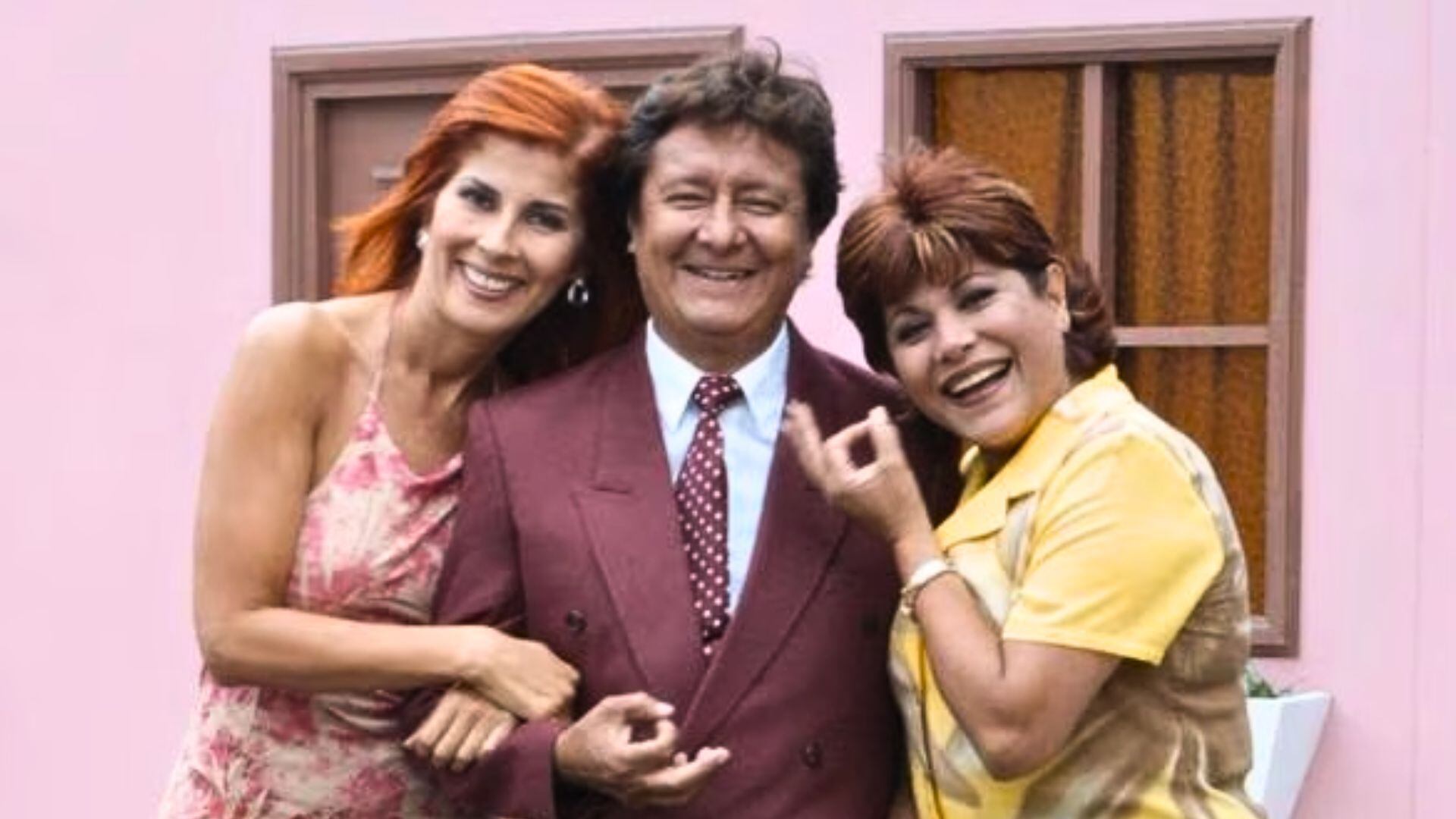 Adolfo Chuimán (Renato) junto a Aurora Aranda (Carmencita) y Olga Zumarán (Eva) en las grabaciones de "Mil Oficiones".