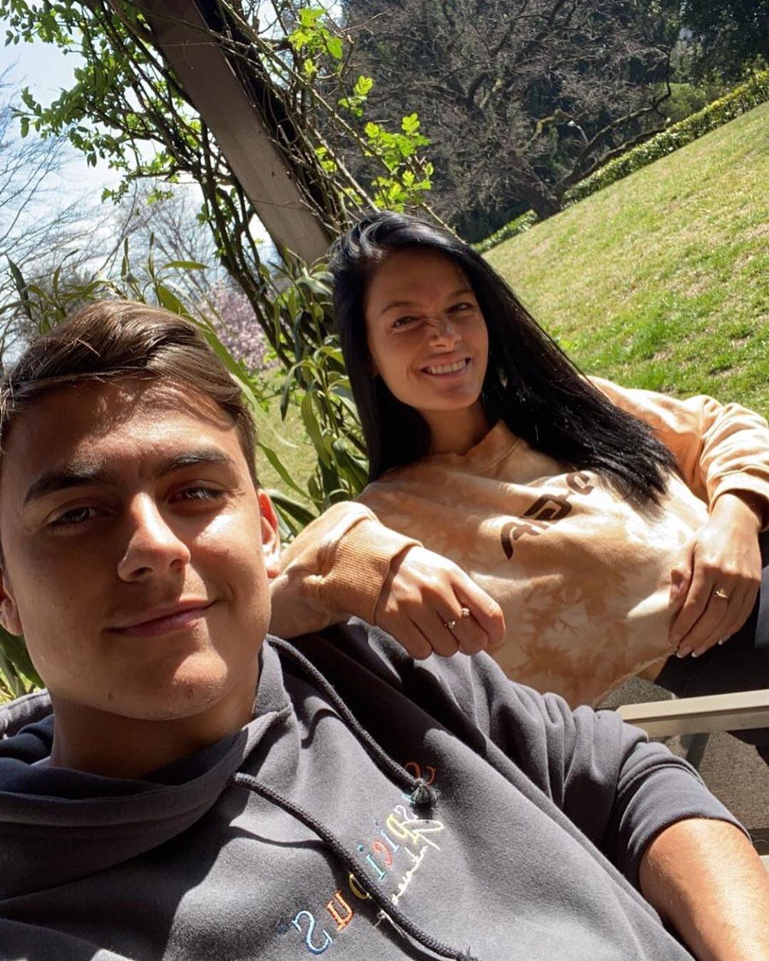 Oriana Sabatini junto a su novio, Paulo Dybala (Foto: Twitter)
