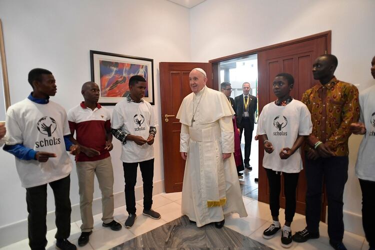 El Papa con miembros de Scholas (Reuters)
