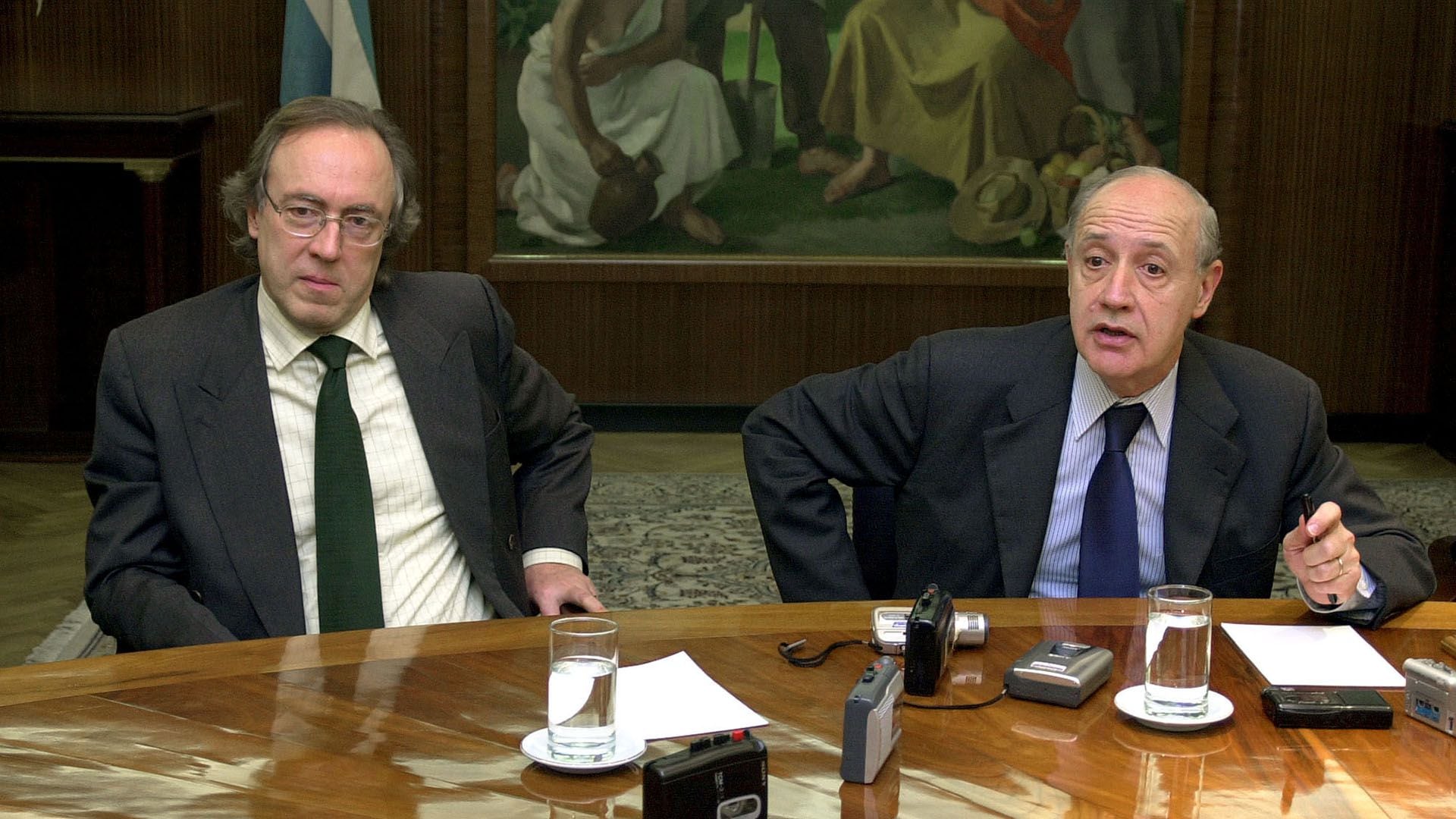 El ministro de Economia Roberto Lavagna junto al secretario de finanzas Guillermo Nielsen.
NA