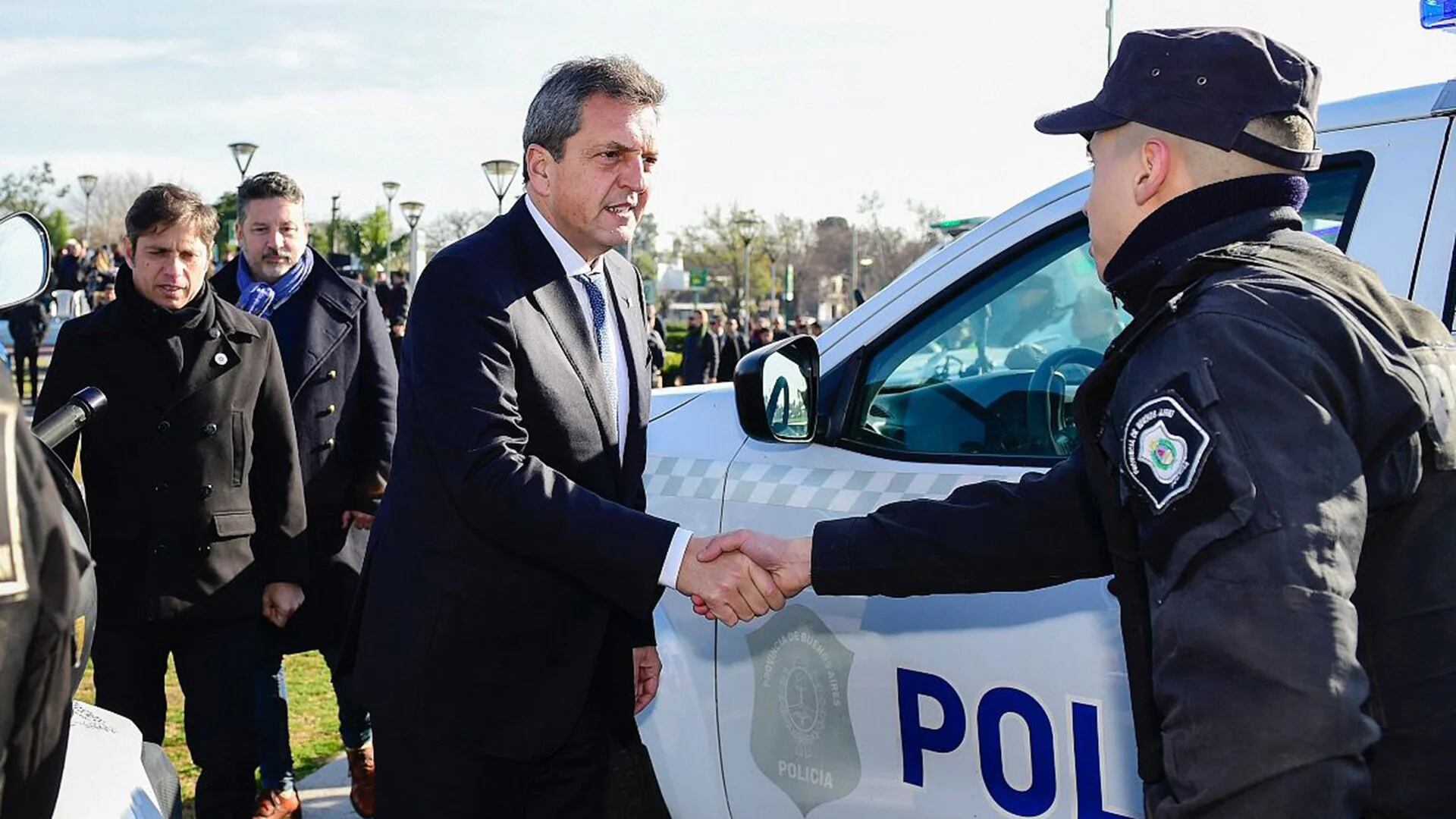 Esta mañana Massa entregó patrulleros en la localidad de Merlo junto al gobernador Axel Kiciloff.