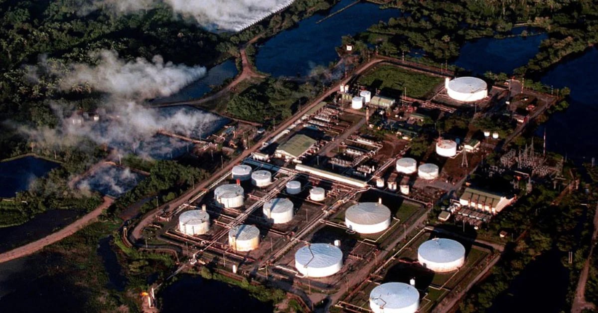 Fire reported near Arauca oil field, after ELN attack on army