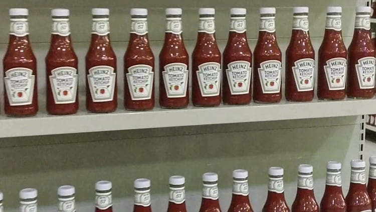 Todo el frente del supermercado, mÃ¡s de diez gÃ³ndolas, estÃ¡n ocupadas Ãºnicamente por Ketchup marca Heinz. Me fijo el precio: seis mil bolÃ­vares, dos dÃ³lares