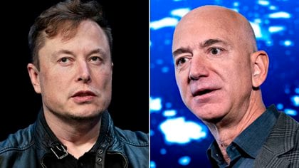 Bezos y uno de sus competidores en la carrera espacial.  Elon Musk, fundador de Tesla y SpaceX