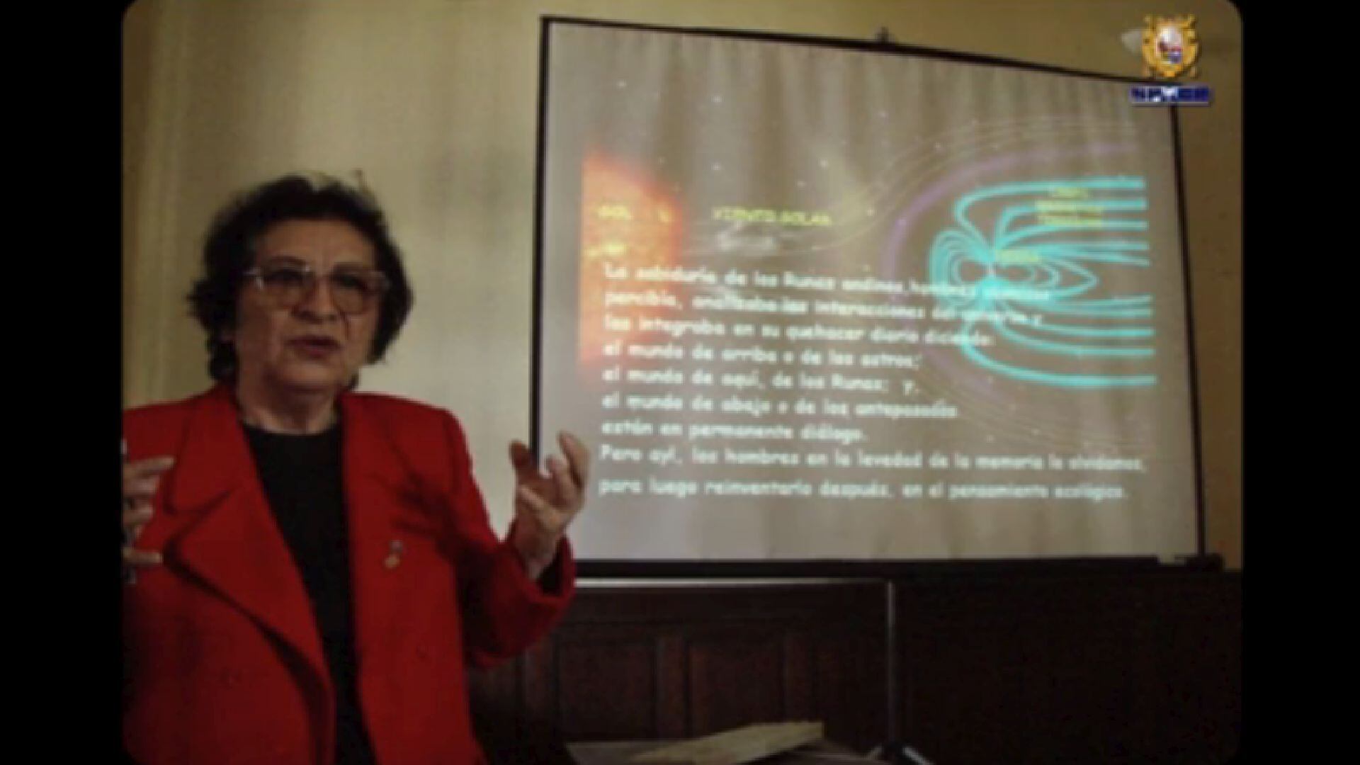 María Luisa Aguilar Hurtado dando una de sus inolvidables clases para sus alumnos (SPACE UNMSM)