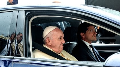 La llegada del Papa a Asís (Tiziana FABI / AFP)