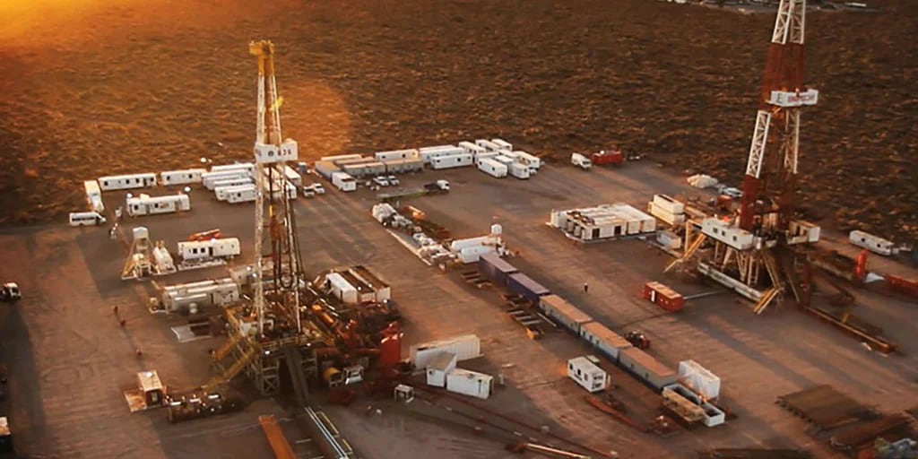 YPF ya sacó petróleo en la zona mendocina de Vaca Muerta e invertirá USD 30 millones para seguir perforando