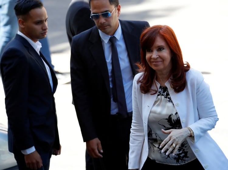 Cristina Kirchner al llegar a Comodoro Py para su indagatoria