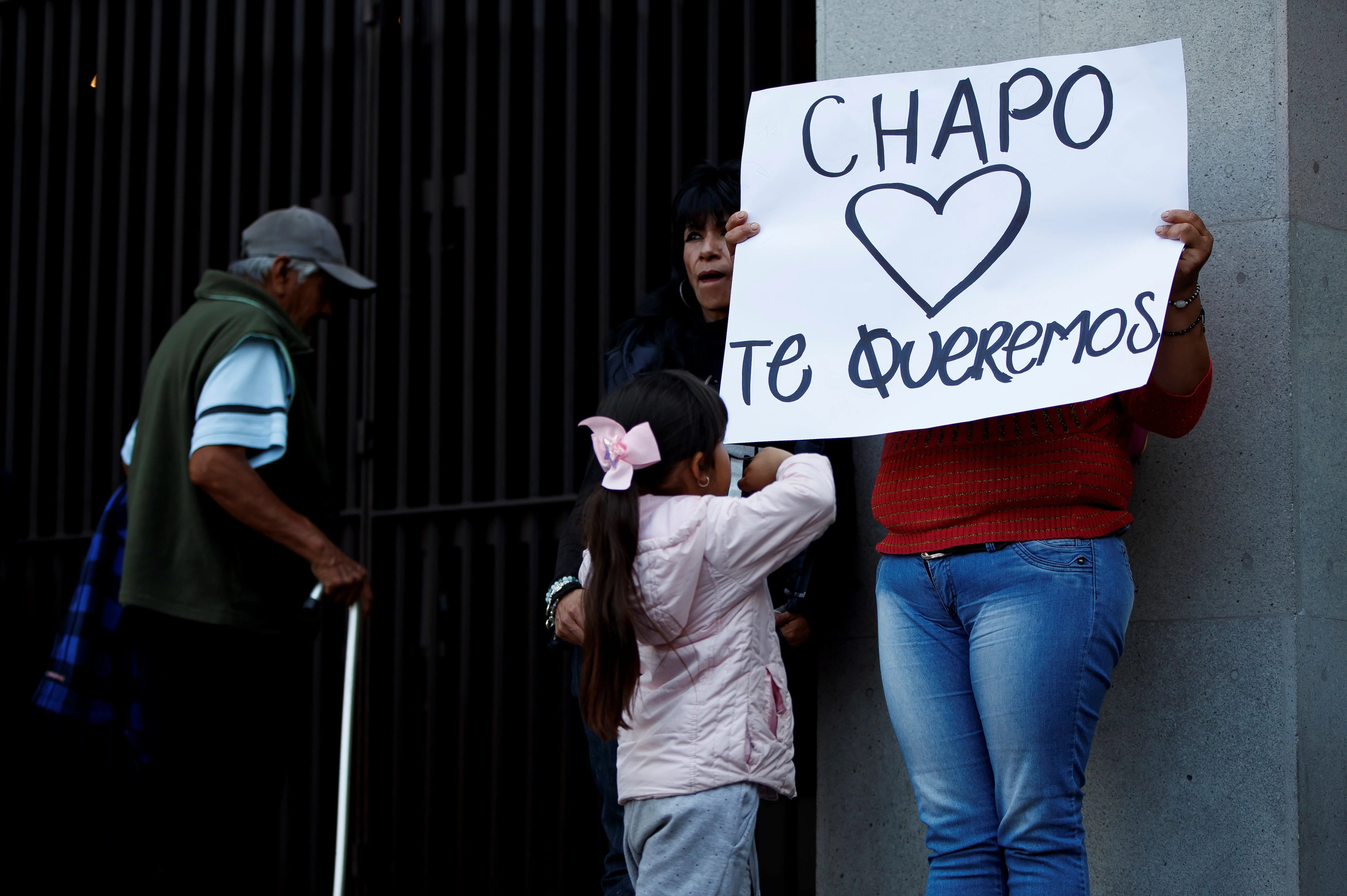 En México, personas aún demandan que “El Chapo” sea juzgado en su país (Foto: EFE/ José Méndez)