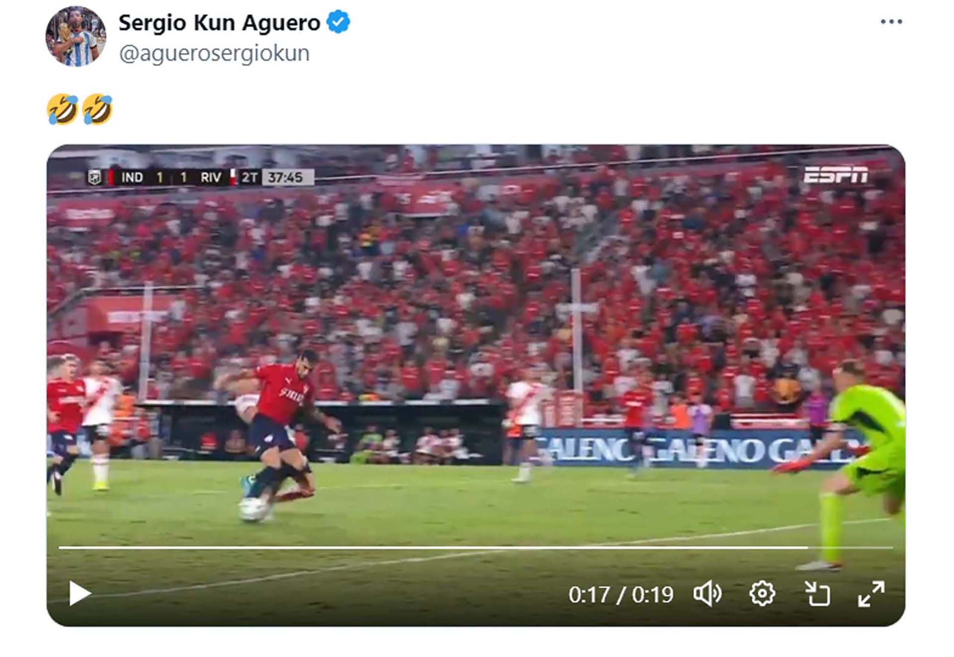 La irónica reacción del Kun Agüero tras la polémica por el penal que reclamó Independiente ante River