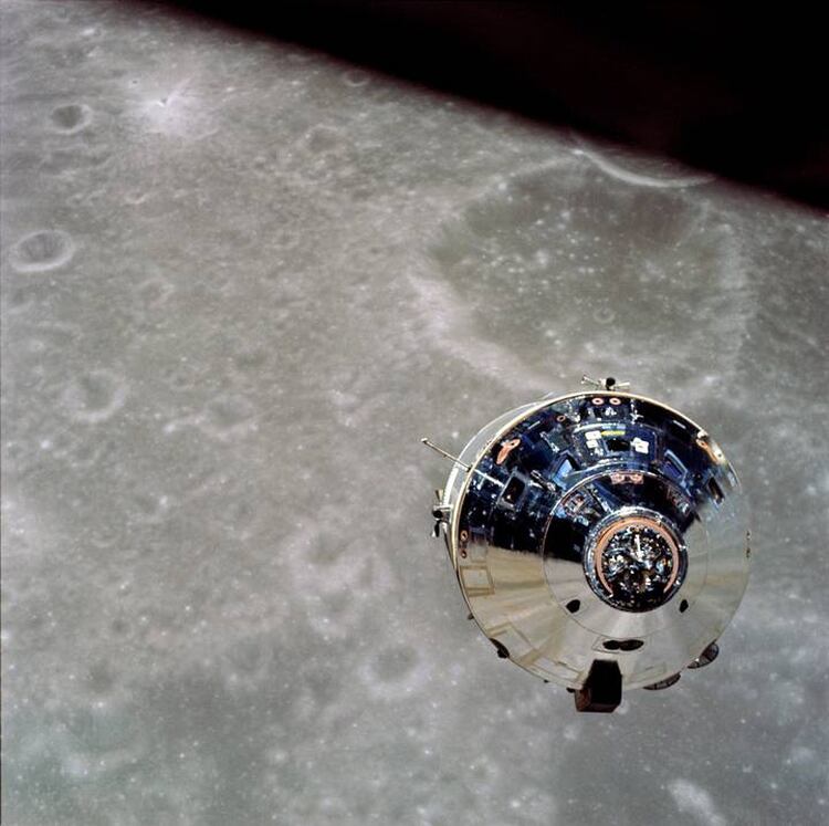 El módulo de comando Charlie Brown realiza la órbita lunar (NASA)