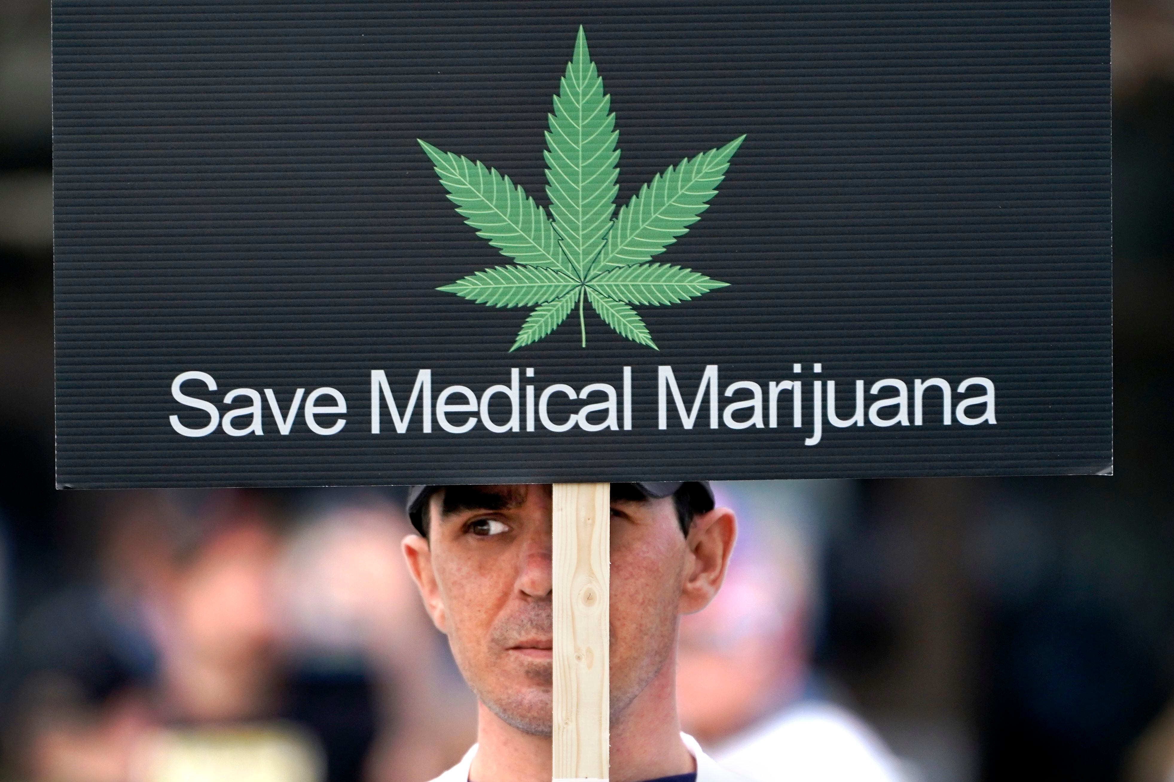 El inicial fervor que siguió a la legalización del cannabis medicinal en 2017 dio paso a la frustración y el desaliento entre muchos productores - crédito Robert F. Bukaty/AP