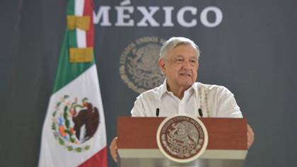 AMLO reanudó sus giras por el interior de la República a pesar de que el semáforo epidemiológico se encuentra en rojo de 31 de 32 entidades del país (Foto: Cortesía Presidencia)