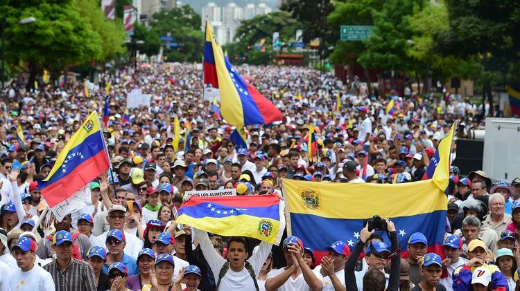 Millones de venezolanos se movilizaron durante meses para exigir la salida de Maduro del poder (AFP)