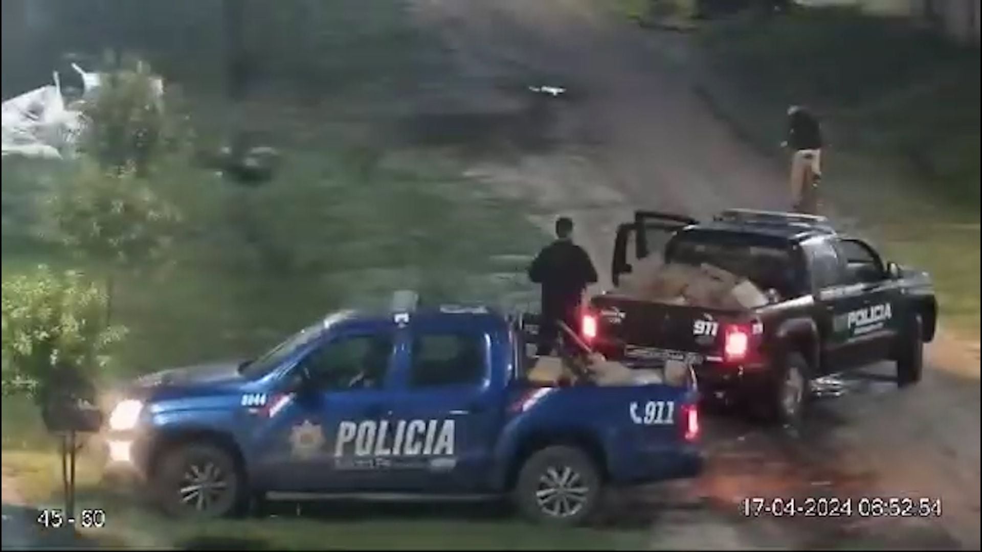 Detuvieron a un policía acusado de robar mercadería de un camión que volcó