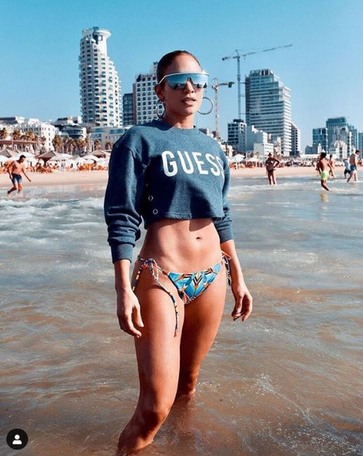 JLo. fue quien disfrutó de las aguas del Mediterráneo (Foto: Instagram)