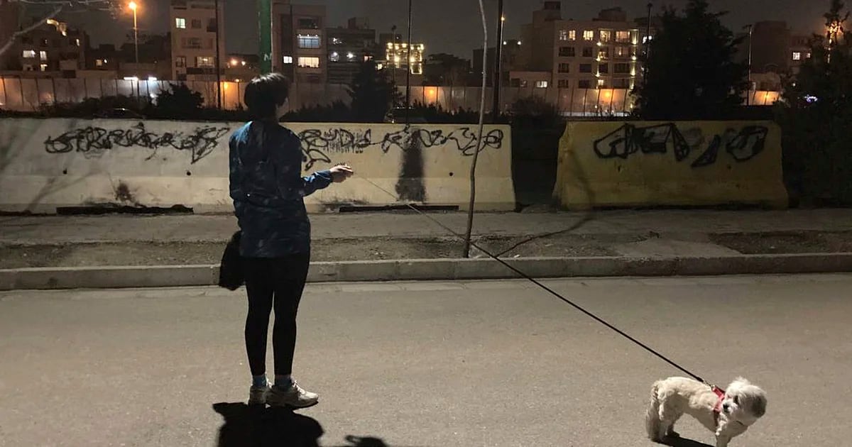 Checkpoint, censure e raid nelle università: un giro di vite nel primo anniversario della morte di Mahsa Amini in Iran