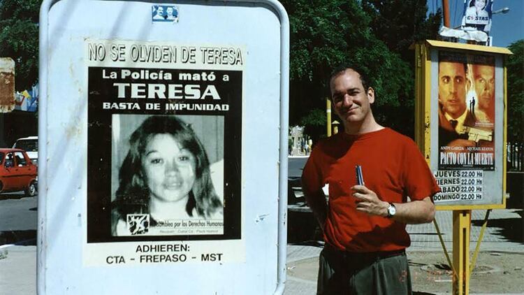 En 1998, cuando se cumplía un año del asesinato de Teresa Rodríguez, Rodolfo Pregliasco y Ernesto Martínez visitaron Cutral Co para realizar pericias en el puente donde se consumó el hecho