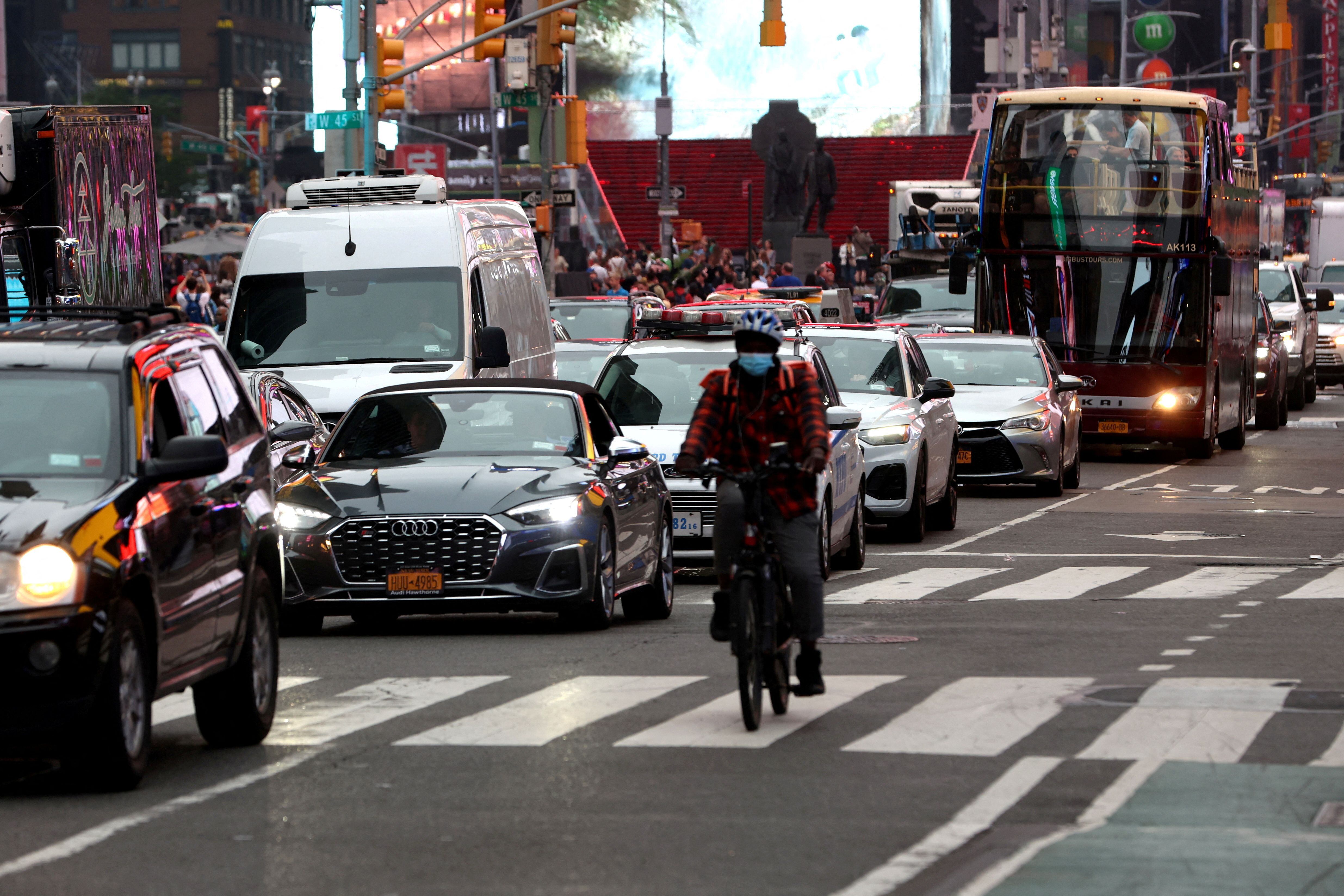 La Autoridad Metropolitana de Transporte de Nueva York aprobó un peaje para vehículos en el corazón de Manhattan. (REUTERS/Mike Segar)