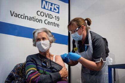 Vacunas en Londres con fórmula Pfizer / Bioentech (Reuters)