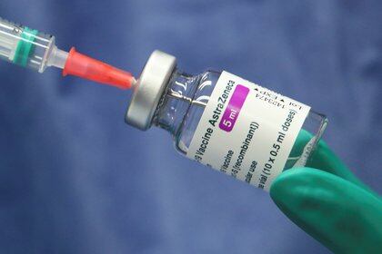 Vacuna de AstraZeneca contra el coronavirus. REUTERS/Yves Herman