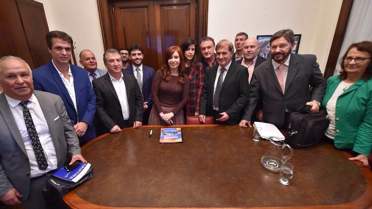 Cristina Fernández recibió en su despacho a Sergio Urribarri y productores cítricos