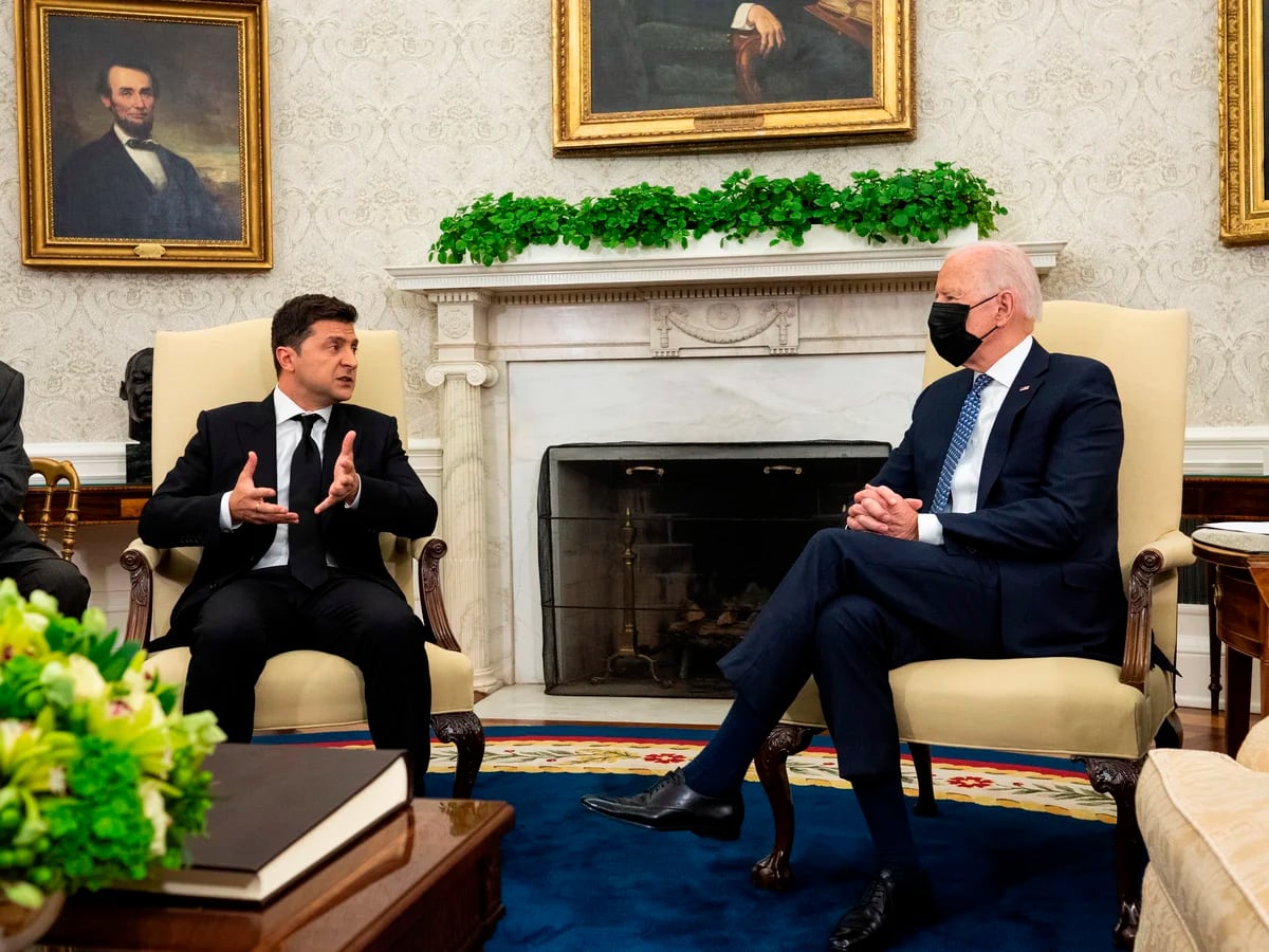 Los presidentes de EEUU y Ucrania conversarán hoy en medio de las tensiones  con Rusia - Infobae