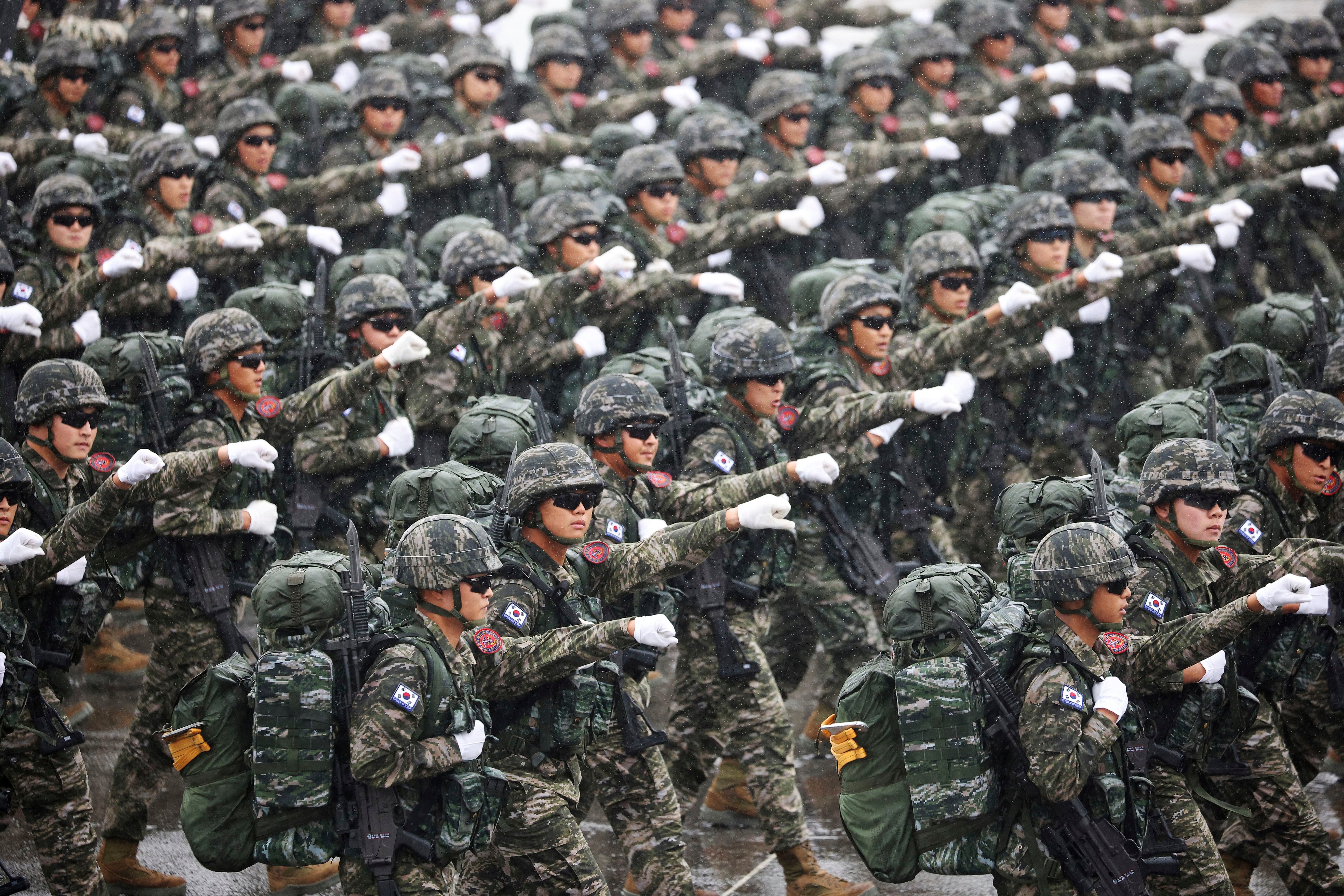 El desfile de los soldados surcoreanos.(Kim Hong-Ji/Pool Photo via AP)