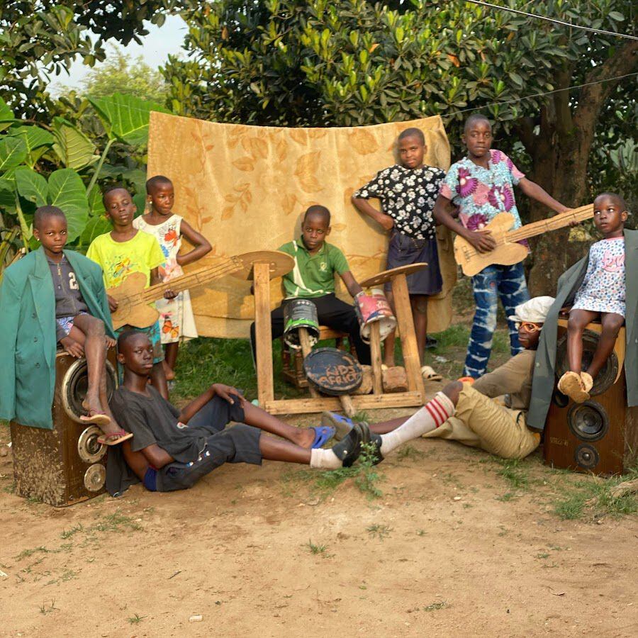 Niños de Uganda  - TikTok - Nansana Kids Foundation - Himno Nacional - Grupo 5 - 3 de mayo
