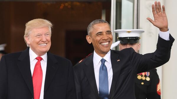 Donald Trump y Barack Obama, en el momento del cambio de mando (AFP)