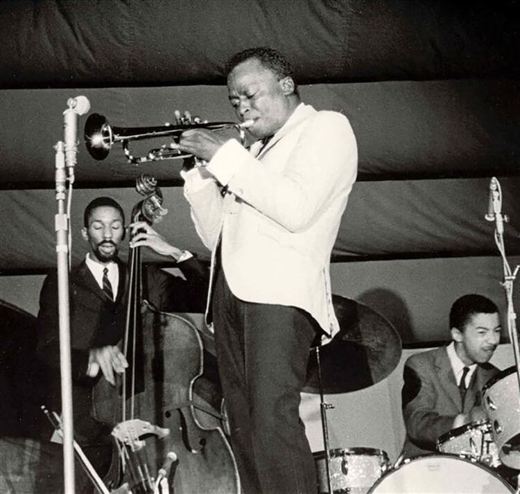 Miles Davis en Antibes, Francoia, en julio de 1963